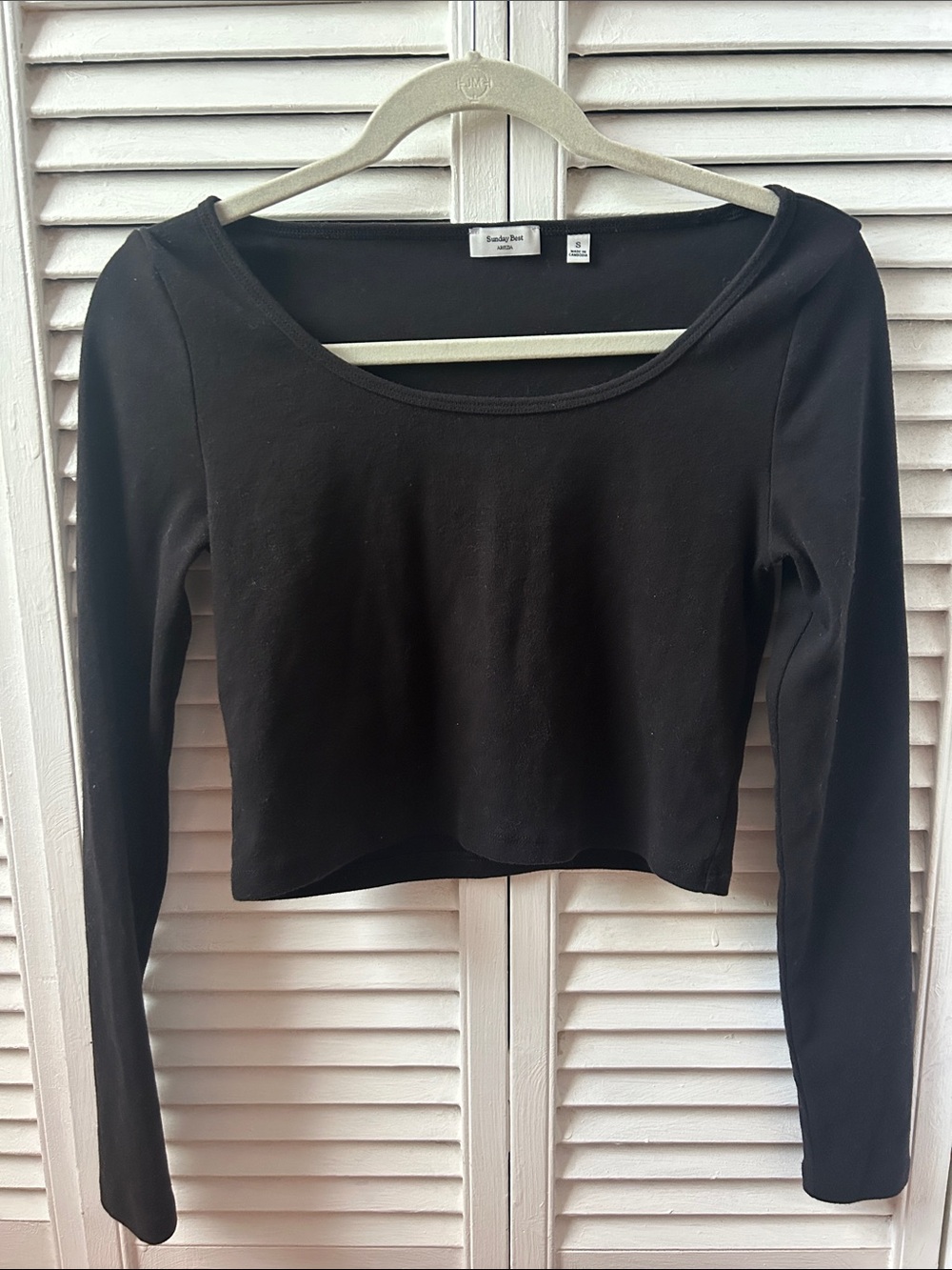 Aritzia Black Long-Sleeve Scoop Crop Top